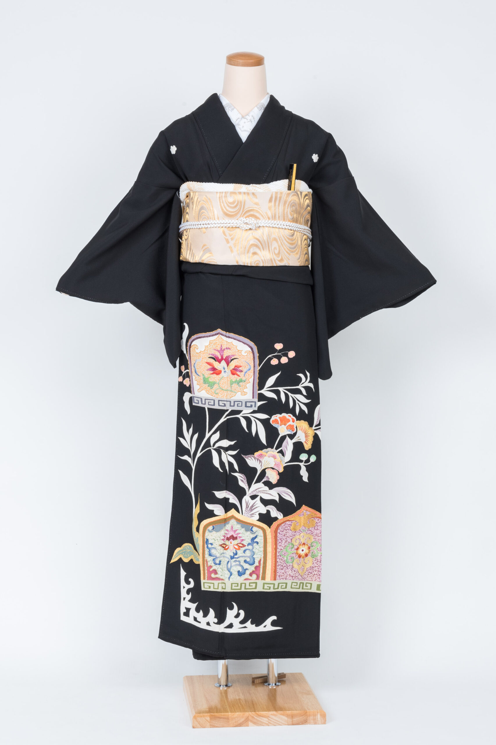 黒留袖 花柄刺繍 着物 黒留袖 花柄刺繍 着物