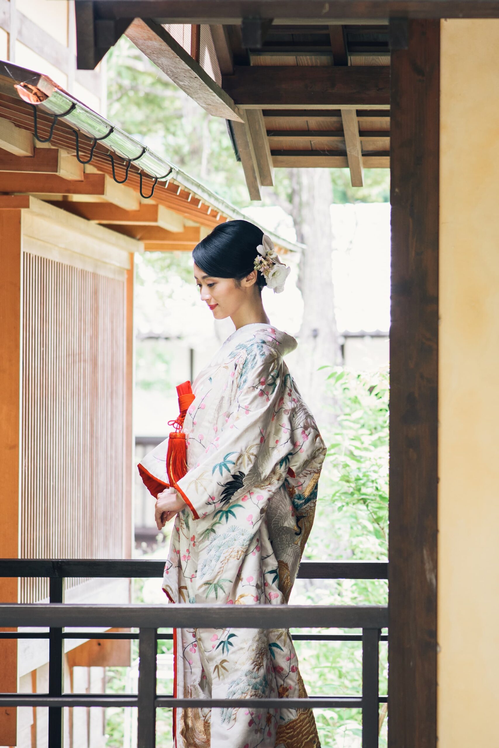花嫁必見】結婚式は「白地の色打掛」で｜色選びのコツ & お得な