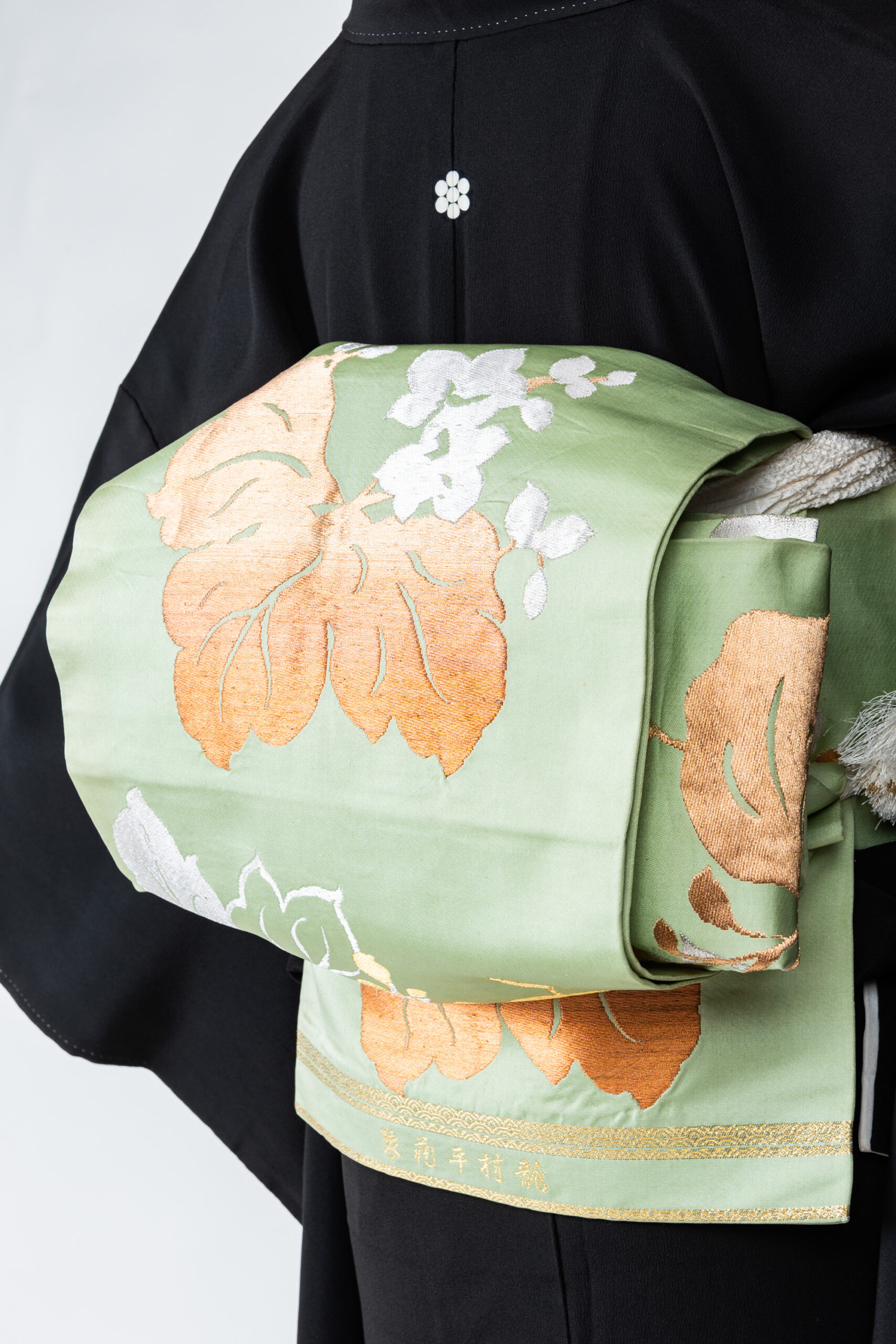 和装婚礼】息子の結婚式にもレンタルが最適！母親向けの留袖の準備