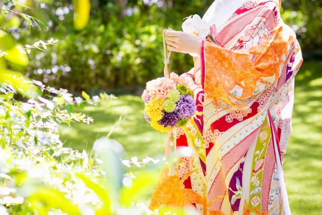 着物のプロ監修】打掛の歴史と由来、花嫁が結婚式で着る際のマナー