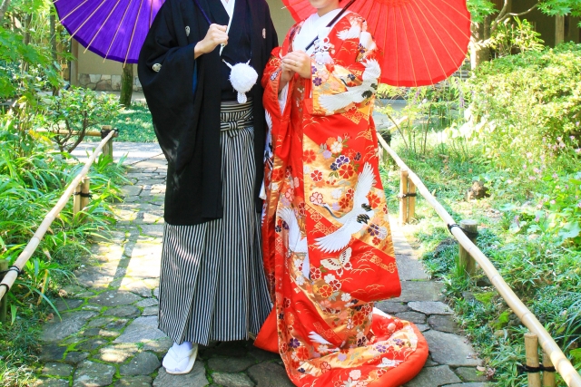 引き振袖と日本髪で叶える結婚式の夢！完璧なフォトメイクガイド