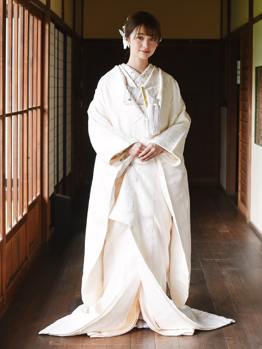 花嫁必見】結婚式は白無垢？ウェディングドレス？両方着るコツをご紹介