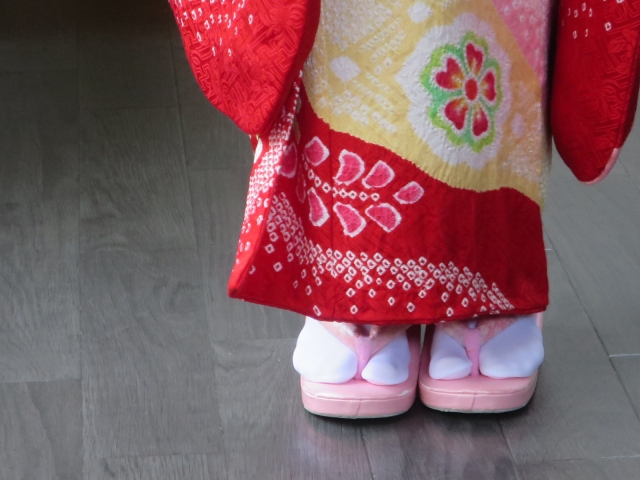 2025年最新トレンド】3歳の七五三を彩る初めての草履の選び方ガイド